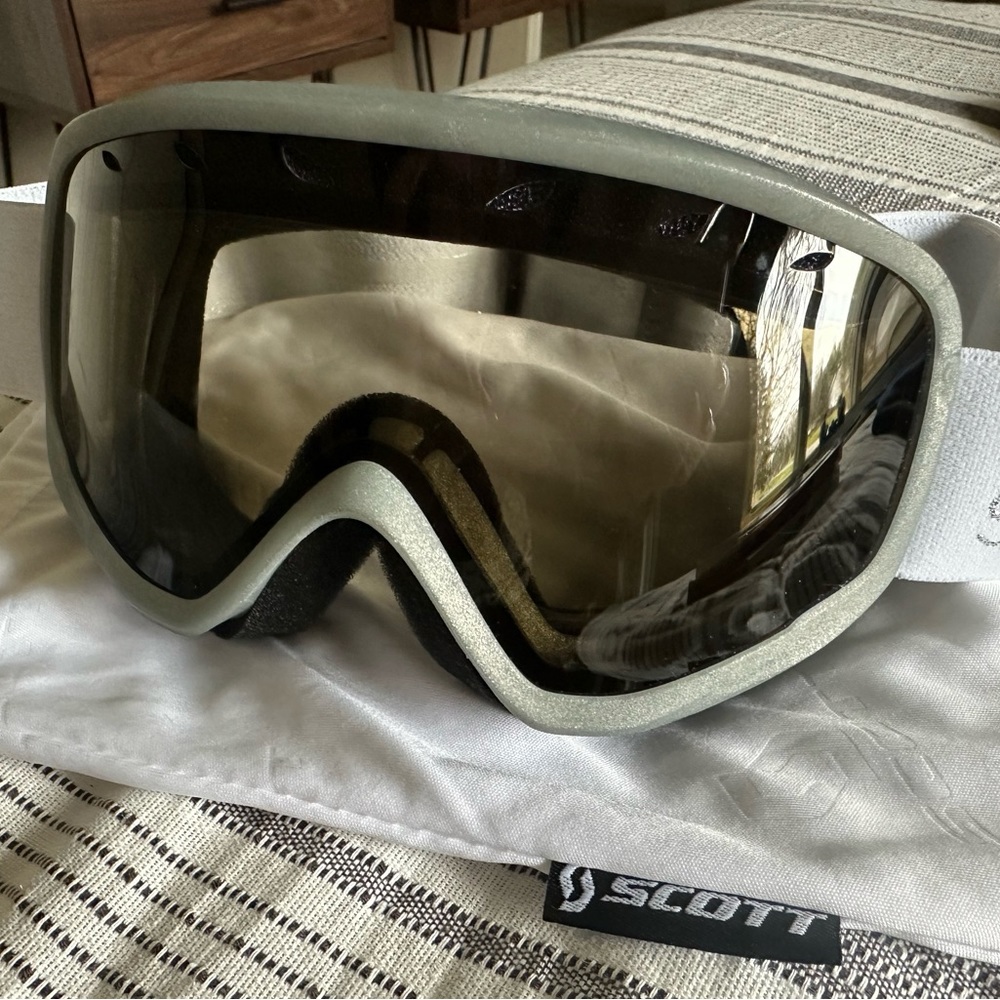 Scott white goggles, in great shape
